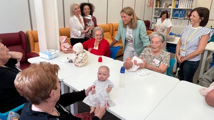 UGT-PV acusa al Consell de "ocultar" más de 12.000 solicitudes de prestación  de la dependencia en las listas de espera