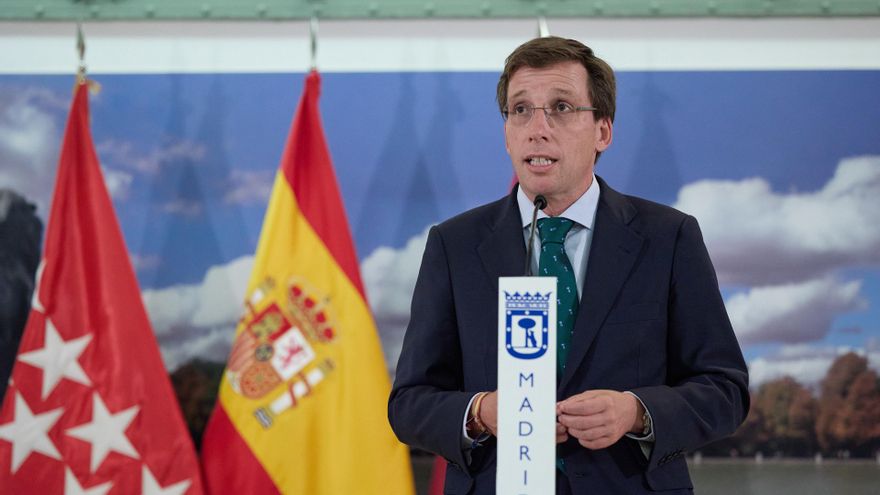 Archivo - El alcalde de Madrid, José Luis Martínez-Almeida, durante una rueda de prensa posterior al pleno del Ayuntamiento, en el Palacio de Cibeles, a 28 de septiembre de 2023, en Madrid (España).