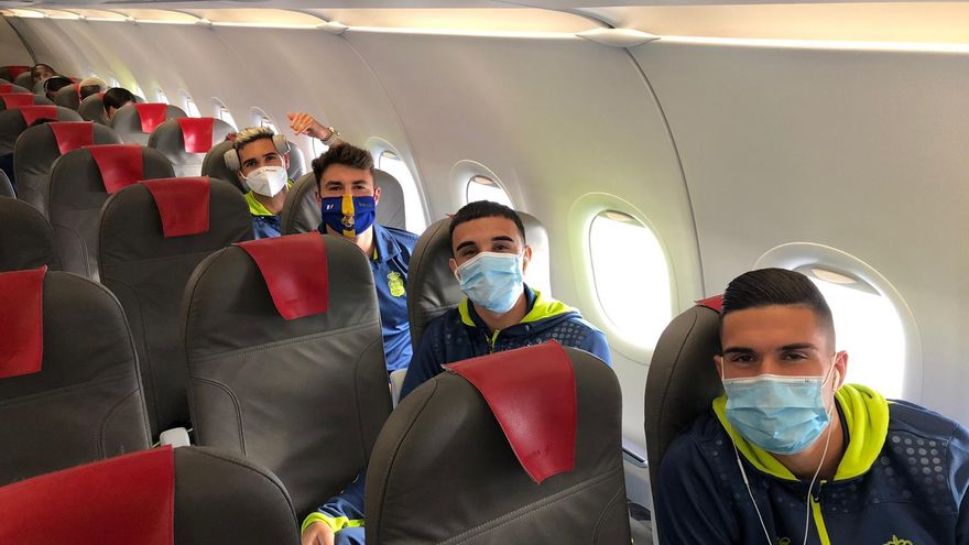 La UD Las Palmas termina viajando con 'normalidad' hacia Mallorca