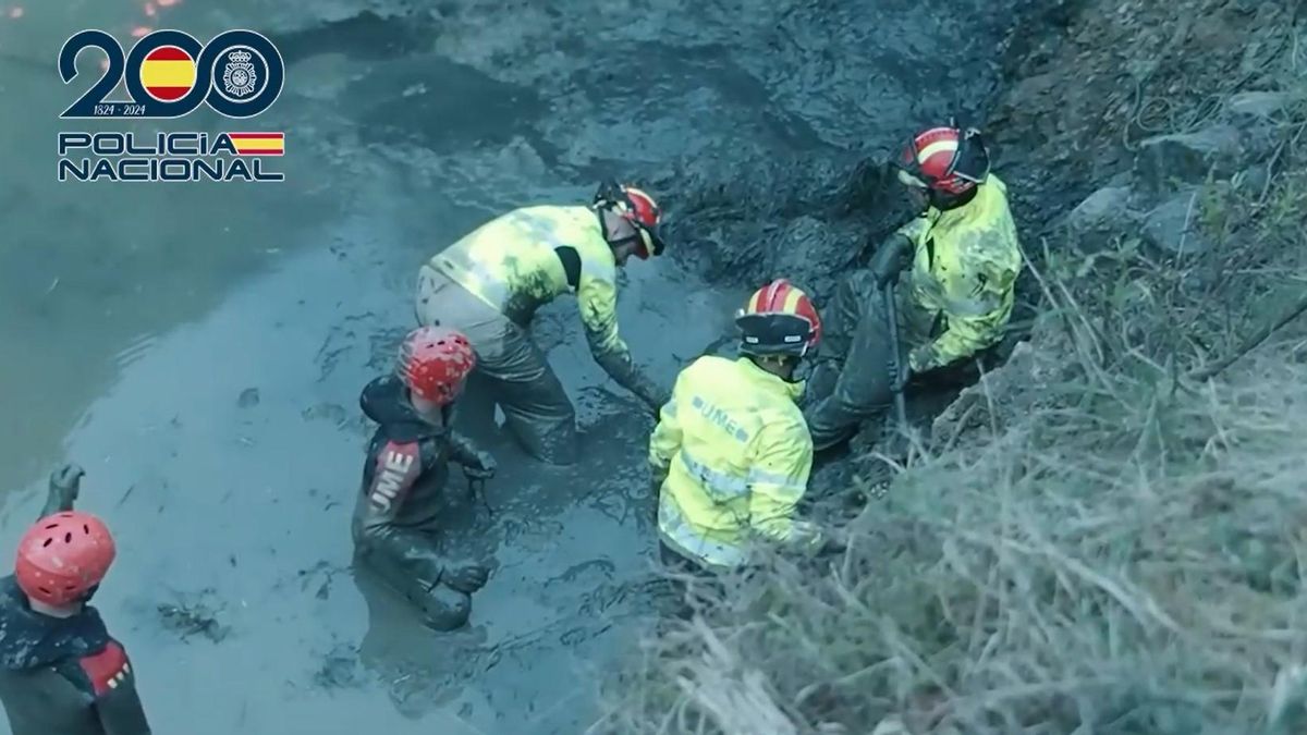 Un momento de los trabajos desarrollados en la balsa minera.