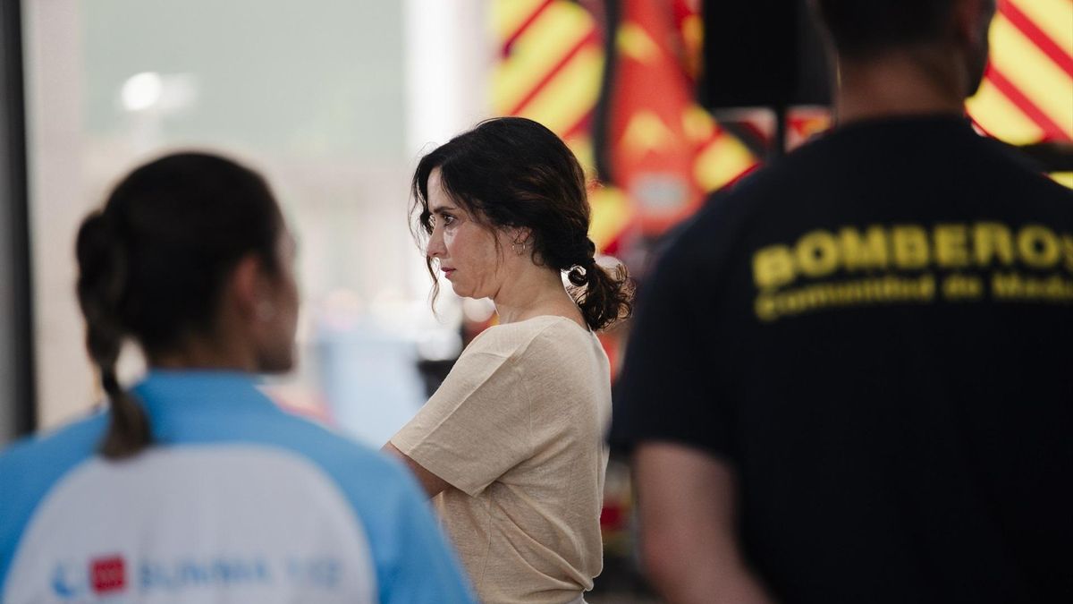 Ayuso y las protestas de los bomberos: la última reivindicación pública que atribuye a una conspiración en su contra