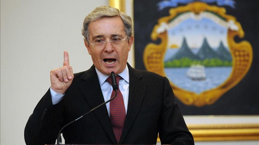 Uribe guarda silencio ante Fiscalía y pide a la Procuraduría anticipar la audiencia