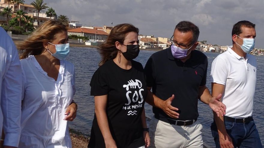 Archivo - La vicesecretaria general del PSOE y portavoz del Grupo Socialista en el Congreso, Adriana Lastra,visita el Mar Menor junto al secretario General del PSOE de la Región de Murcia y portavoz del Grupo Parlamentario