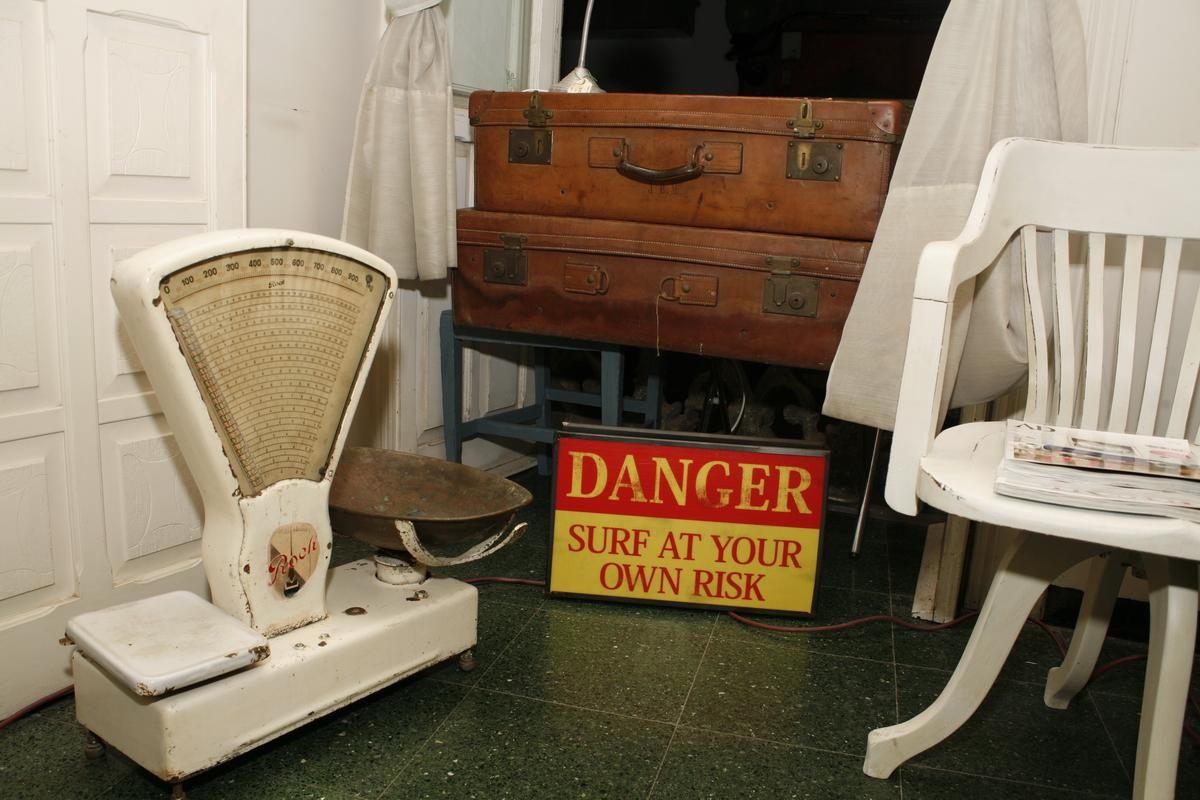 Exposición de muebles 'vintage'. Proyecto Polonium 209. Foto: Alejandro Ramos