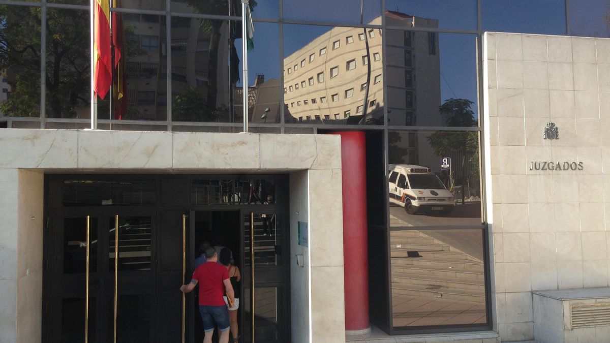 La Fiscalía mantiene su petición para el subinspector de la Policía de Granada acusado de romper la orden de alejamiento