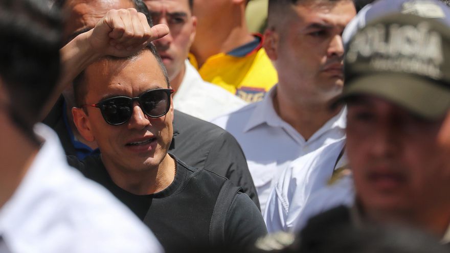 Noboa presiona a jueces de Corte Constitucional con marcha de miles de personas por Quito