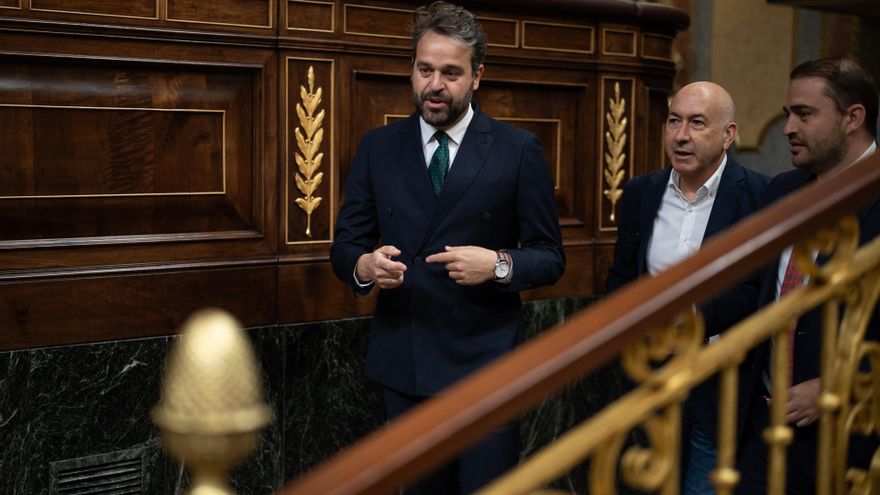 El diputado del PSOE Juanfran Serrano durante una sesión plenaria en el Congreso de los Diputados, a 26 de junio de 2025, en Madrid (España).