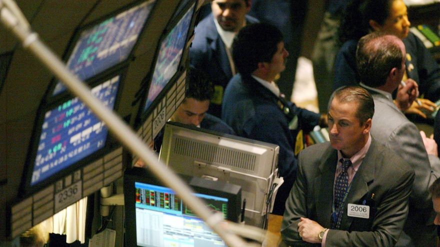 Wall Street cierra en mixto mientras los inversores analizan los resultados trimestrales