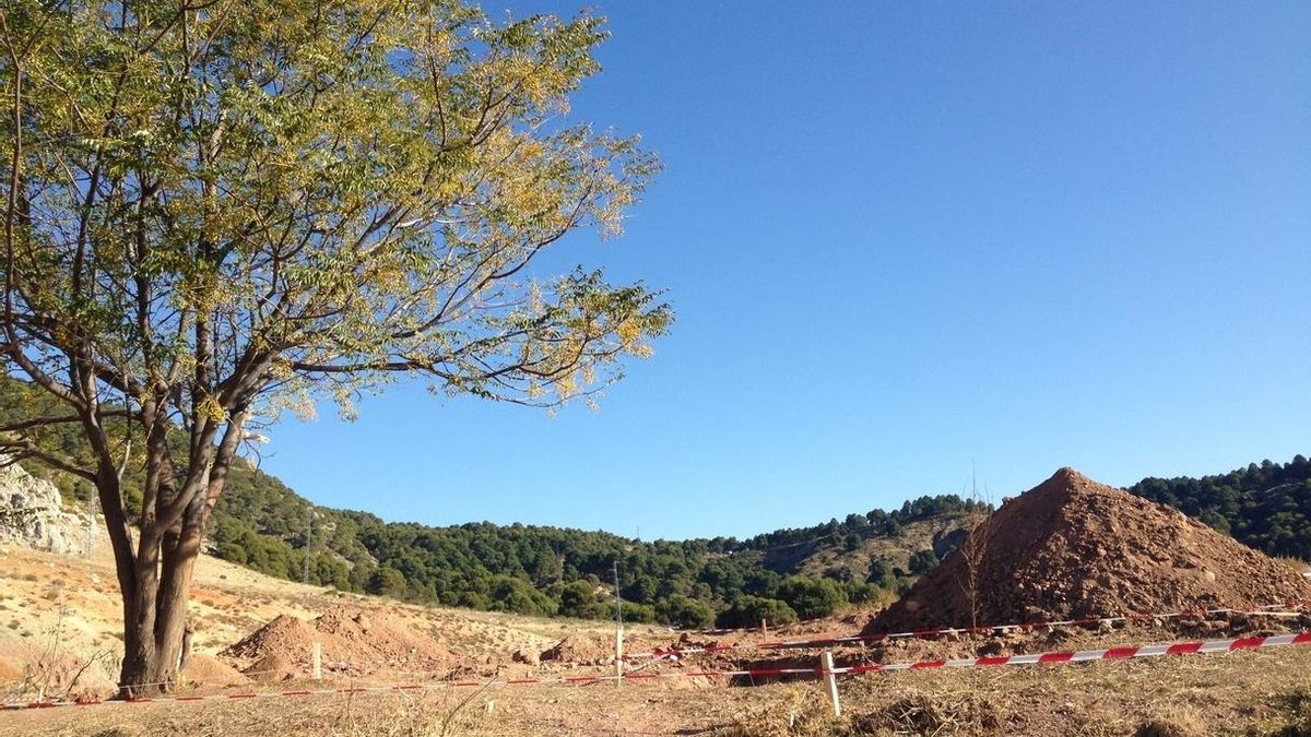 Un grupo de arqueólogos sondeará la posible fosa de Lorca en Alfacar en busca de restos óseos