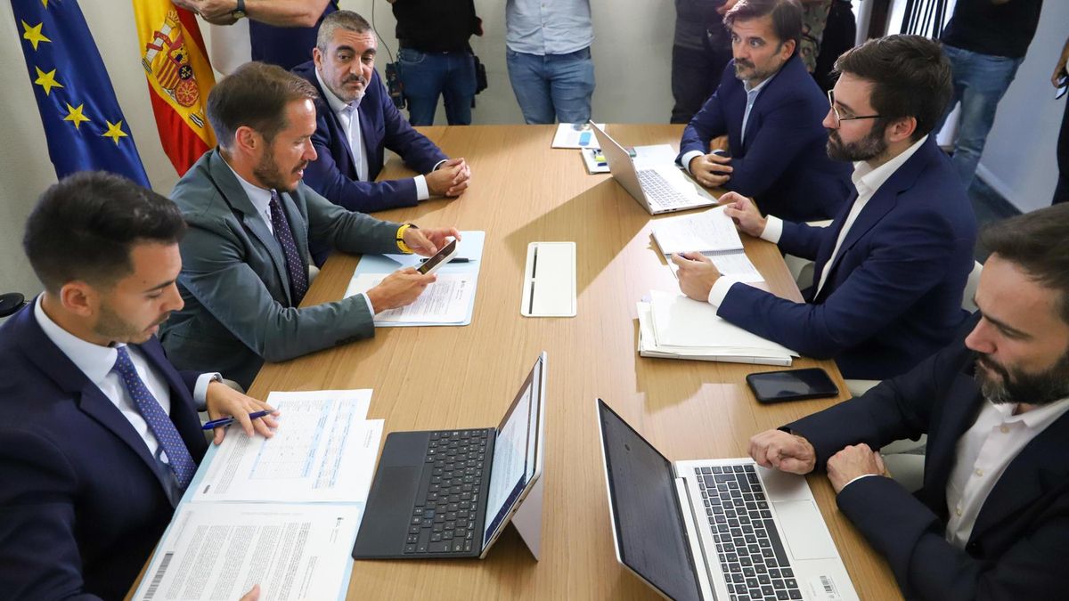 El secretario de Estado de Energía, Joan Groizard, en el encuentro con el consejero canario de Transición Ecológica y Energía, Mariano Hernández Zapata, en La Palma.