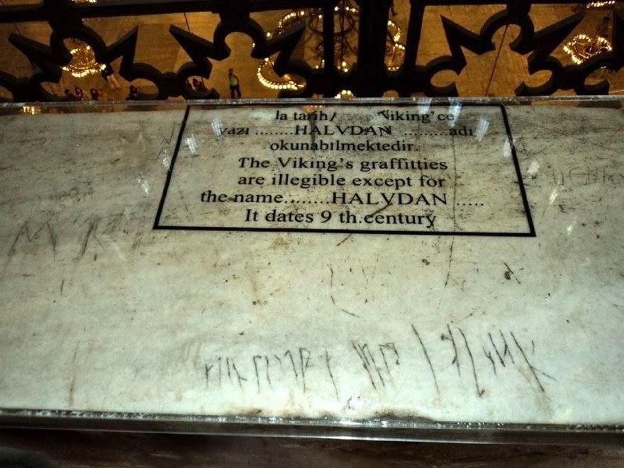 Runas en Santa Sofía de Constantinopla.