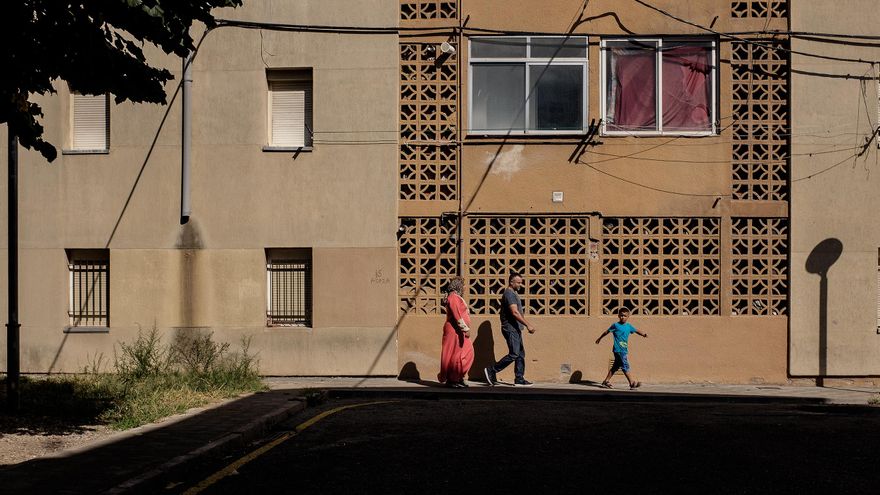 Salt, el municipio catalán con concejales de Vox que los ignora en el pleno y combate en la calle