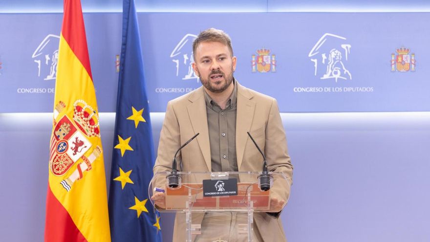 El diputado de Compromís, Alberto Ibáñez, durante una rueda de prensa.
