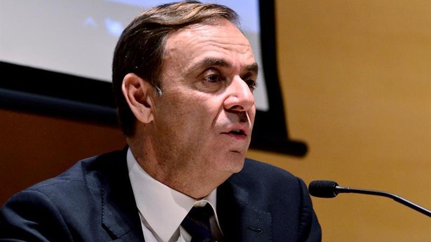 Navarro: cualquier reforma de la Constitución debe potenciar la independencia judicial
