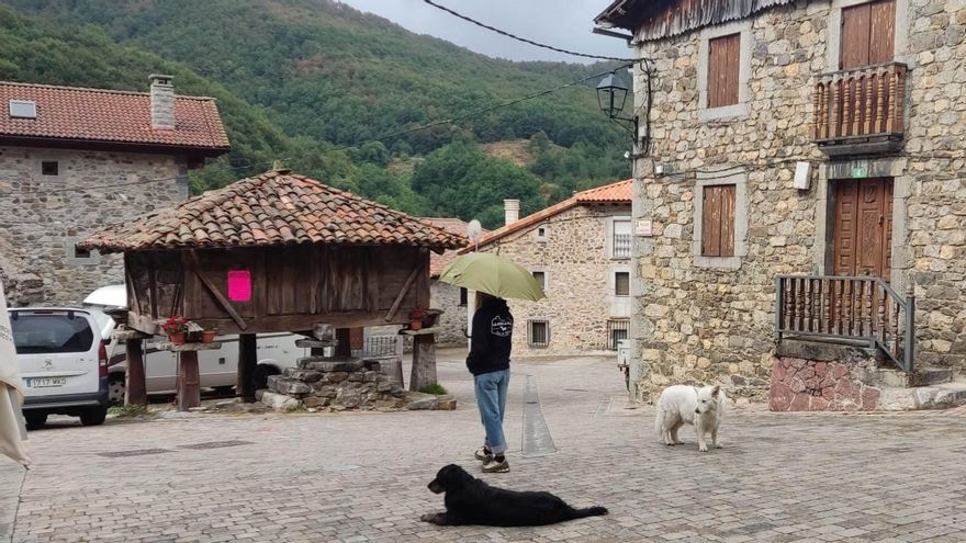 La lluvia cae en el Parque Nacional de Picos de Europa y rebaja a cero el nivel máximo de peligrosidad del incendio de Caín