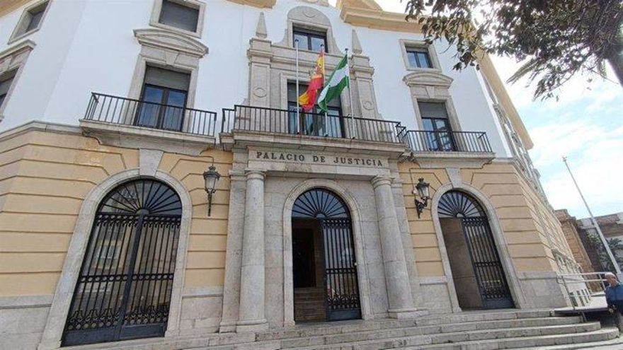 Un error judicial evita que entre en la cárcel el abusador de una niña de Cádiz que fue a verla al colegio