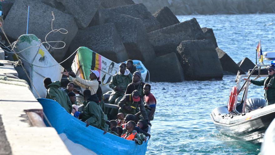 Rescatadas tres pateras con 116 migrantes, entre ellos un bebé, en aguas próximas a El Hierro