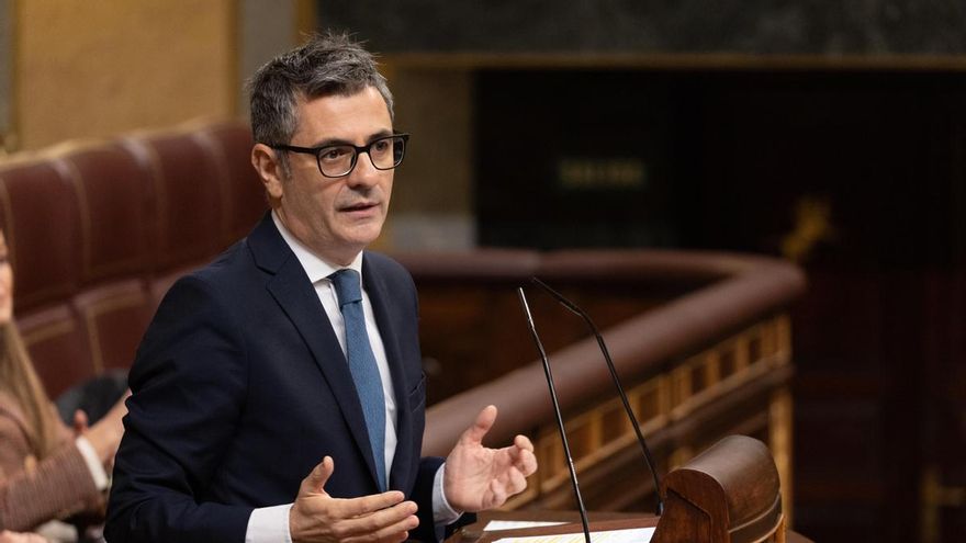 El ministro de la Presidencia, Relaciones con las Cortes y Justicia, Félix Bolaños, interviene durante una sesión plenaria tras la sesión de control al Gobierno