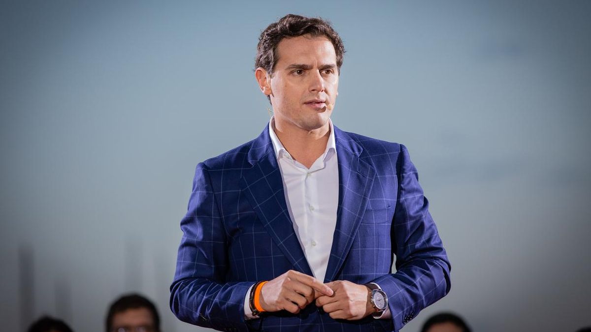 Rivera llega a la sede nacional de Ciudadanos para seguir el recuento de votos junto al Comité Electoral