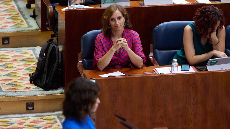 Mónica García e Isabel Díaz Ayuso en la Asamblea de Madrid