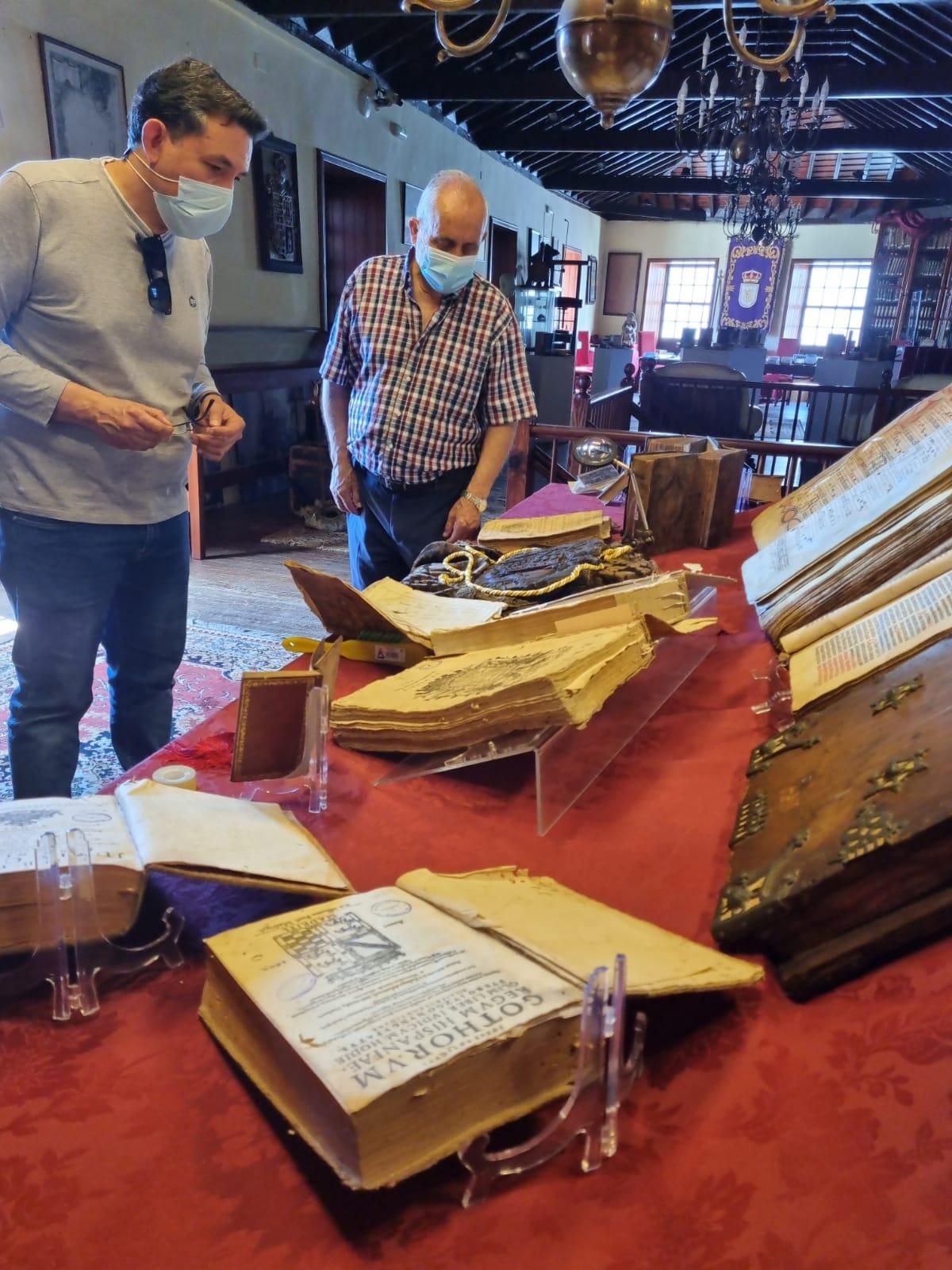 Muestra de documentos de diferente antigüedad y procedencia.