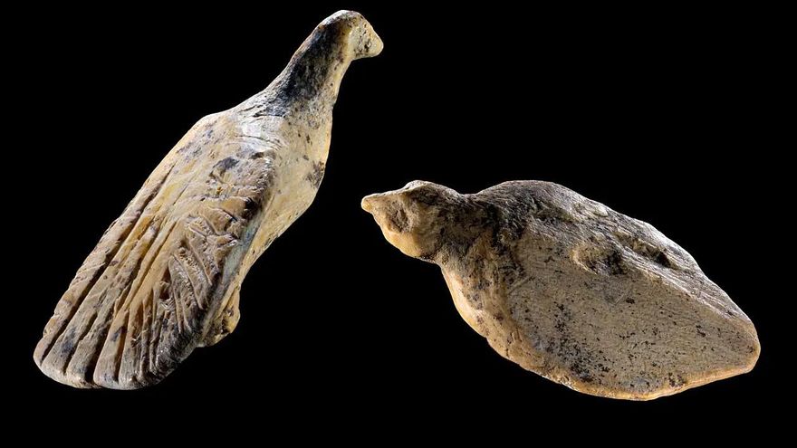 Hechas de marfil y talladas hace 40.000 años: las peculiares figurillas de pájaros que han encontrado los arqueólogos