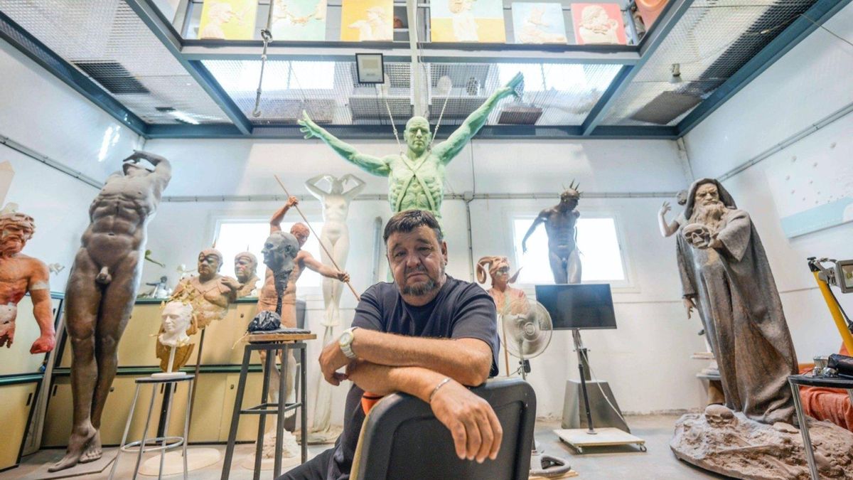 Un libro repasa los 40 años de escultura de José Manuel Belmonte con una revisión exhaustiva de su creación