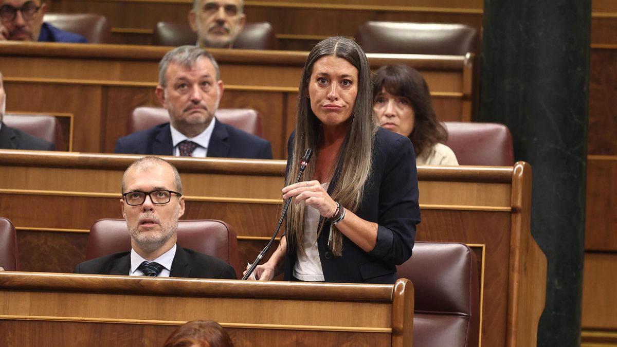 La portavoz de Junts en el Congreso, Miriam Nogueras, interviene durante una sesión de control al Gobierno, en el Congreso de los Diputados, a 22 de octubre de 2025, en Madrid (España).