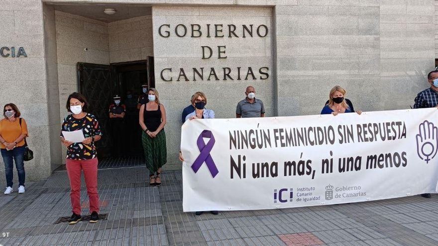 Concentración contra la violencia de género en Presidencia del Gobierno.
