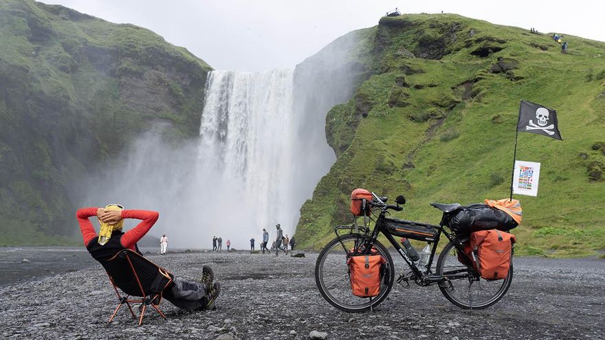 A pie, en bici o en velero: seis grandes viajeros que recorren el mundo sin dejar huella
