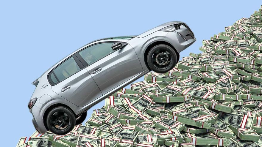 Los precios de los autos se disparan tanto en pesos como en dólares blue