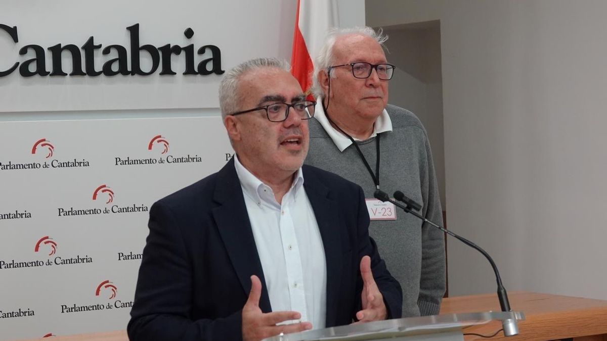 Pedro Hernando (PRC) y Santos Martín durante la rueda de prensa.