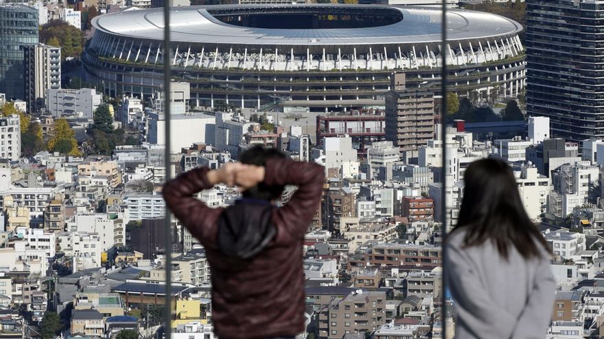 El estado de emergencia por la covid que seguía vigente desde hacía dos meses y medio en Tokio y las prefecturas colindantes de Kanagawa, Chiba y Saitama quedó levantado este lunes. EFE/EPA/FRANCK ROBICHON