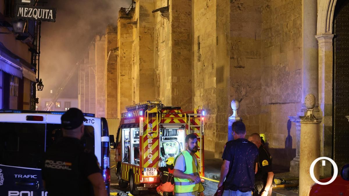 El incendio en la Mezquita de Córdoba, en imágenes