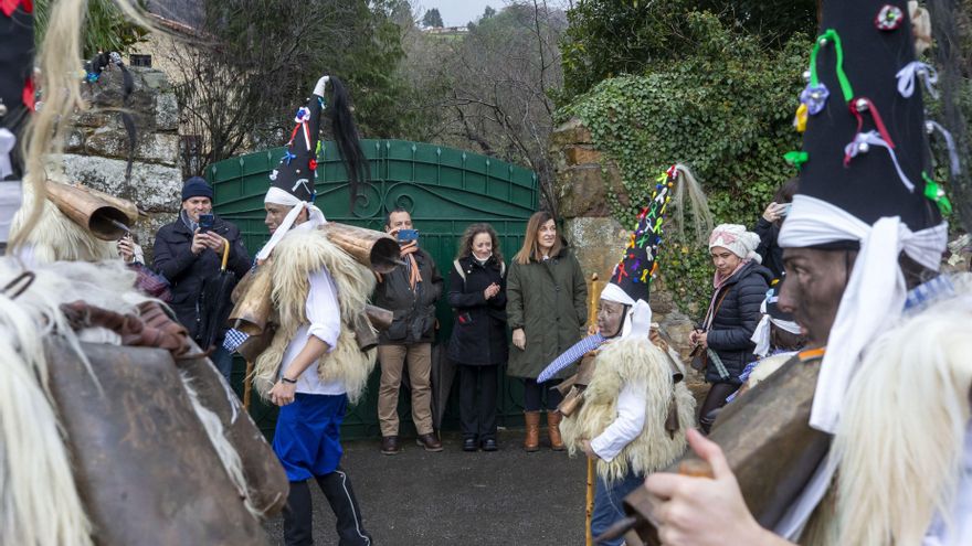 Buruaga asiste a La Vijanera, en Silió