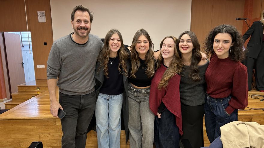 Joel Pérez, Paula Planas, Marina Martínez, Marina Ramon, Ainhoa Llamas y Alexia Otero, estudiantes de Comunicación CESAG
