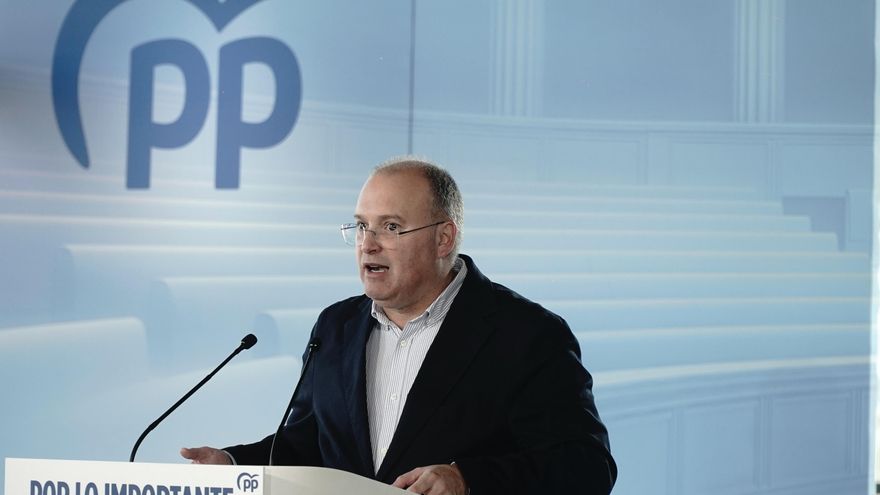 El secretario general del PP, Miguel Tellado, durante la apertura de la 28 Interparlamentaria del PP, en el Palexco, a 10 de enero de 2026, en A Coruña, Galicia (España).