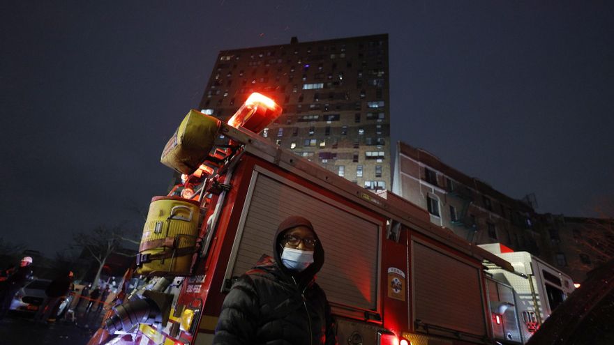 Al menos 19 muertos y decenas de heridos en un incendio en un edificio de Nueva York