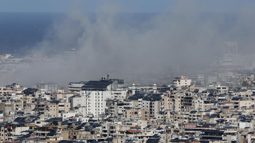 - El humo se alza tras los bombardeos israelíes en Dahieh, en los suburbios del sur de Beirut, Líbano, el 30 de marzo de 2026. Según el Ministerio de Salud Pública del Líbano, al menos 1,238 personas han muerto y más de 3,543 han resultado heridas en los bombardeos israelíes en los suburbios del sur de Beirut y en aldeas del sur del Líbano desde el inicio de los recientes enfrentamientos. (Líbano) EFE/EPA/WAEL HAMZEH