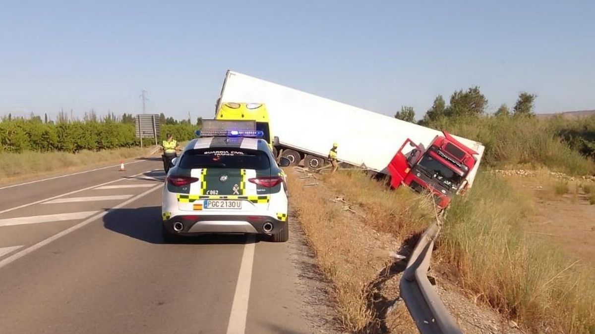 Detenido el conductor de un camión que septuplicaba la tasa de alcohol permitida tras un accidente en Zaidín (Huesca)
