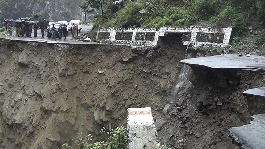 Aumentan a 77 los muertos en las inundaciones del norte de la India