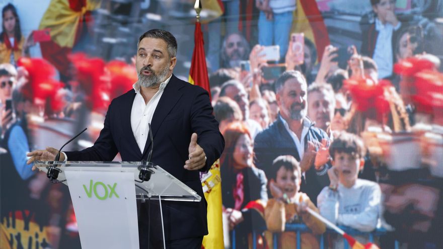 El líder de Vox, Santiago Abascal durante la rueda de prensa ofrecida este lunes tras la reunión del Comité Ejecutivo Nacional del partido. EFE/Mariscal