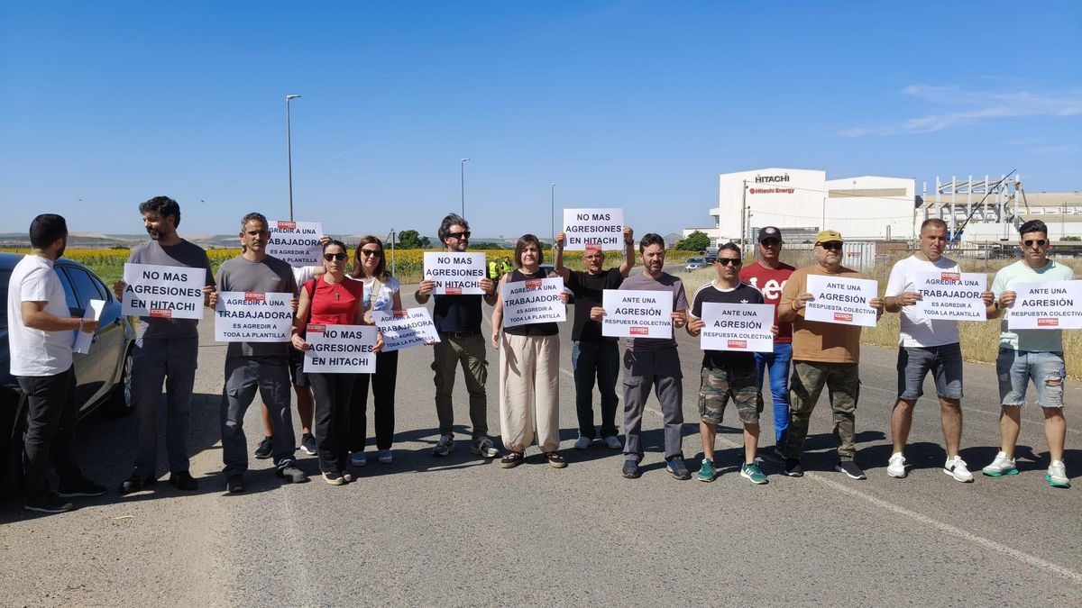 Concentración por un presunta agresión en Hitachi.