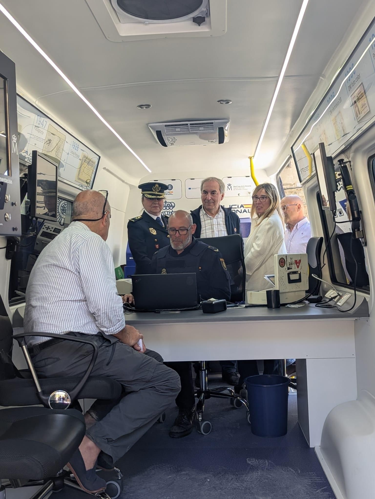 La Policía Nacional llega a Potes con su unidad móvil para la expedición exprés del DNI