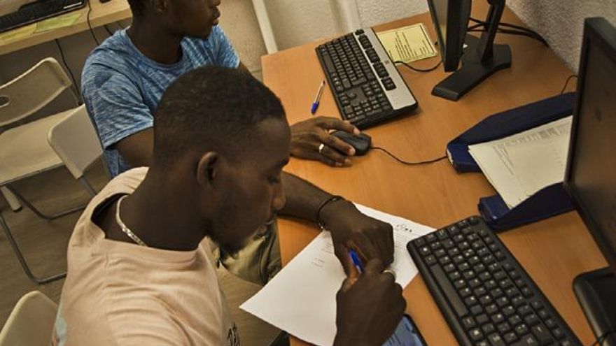 El Govern reclamará hasta 36.000 euros a centenares de jóvenes extutelados que cobraron posibles prestaciones indebidas