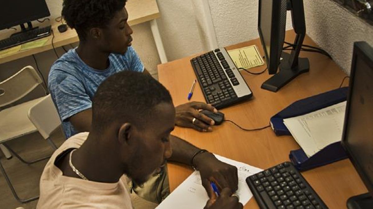 El Govern reclamará hasta 36.000 euros a centenares de jóvenes extutelados que cobraron posibles prestaciones indebidas