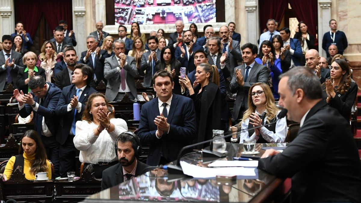 La bancada libertaria salió en respaldo de Adorni