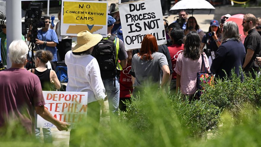 Juez de EEUU programa juicio de Ábrego García para 2026 y aplaza fallo sobre su liberación