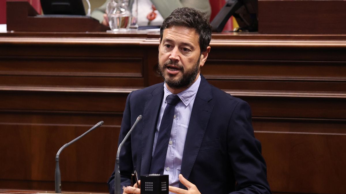 El PP de Canarias copia a Vox y pide "el despliegue de las fuerzas armadas" para controlar la inmigración, pese a la caída de las llegadas por la ruta atlántica