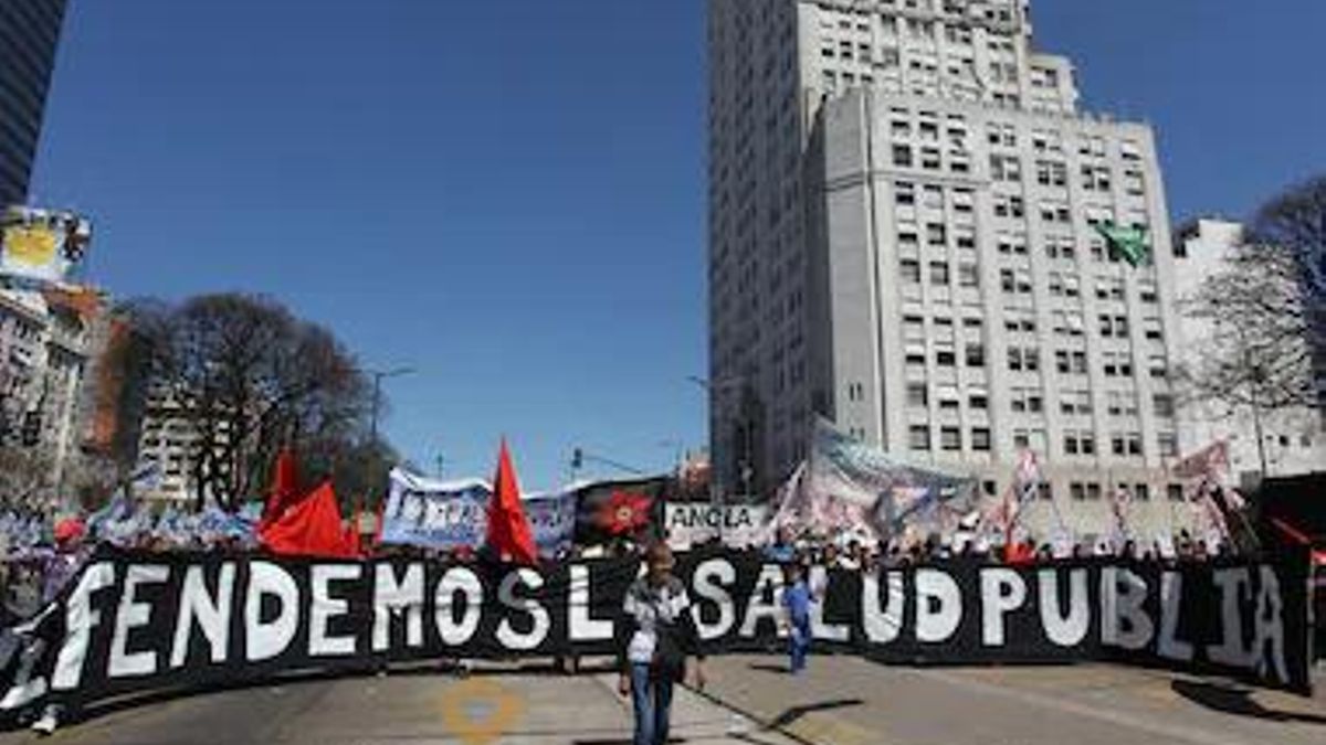 Un nuevo recorte de Milei deja a la salud pública en estado crítico: "El ajuste que hace en salud se traduce en muerte"
